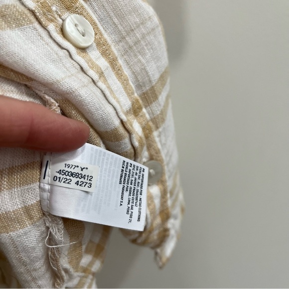 AE oversized boyfriend resort shirt in tan button front size small - Picture 11 of 11